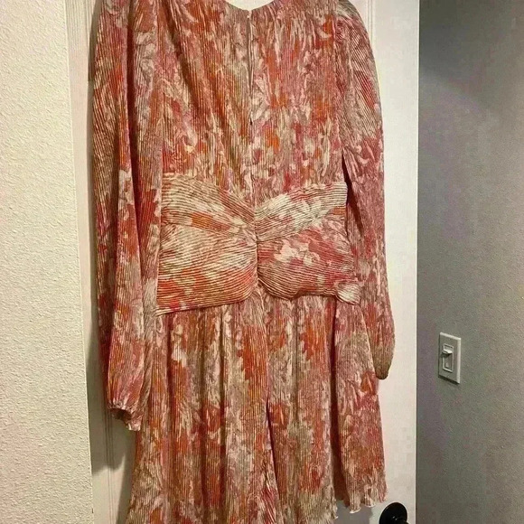 Anthropologie ASTR , NEW medium, peachy orange pink and cream colors feminine - Picture 4 of 14